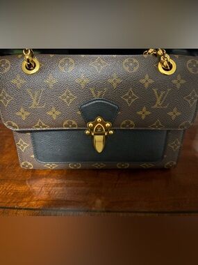 Louis Vuitton Victoire Monogram Black